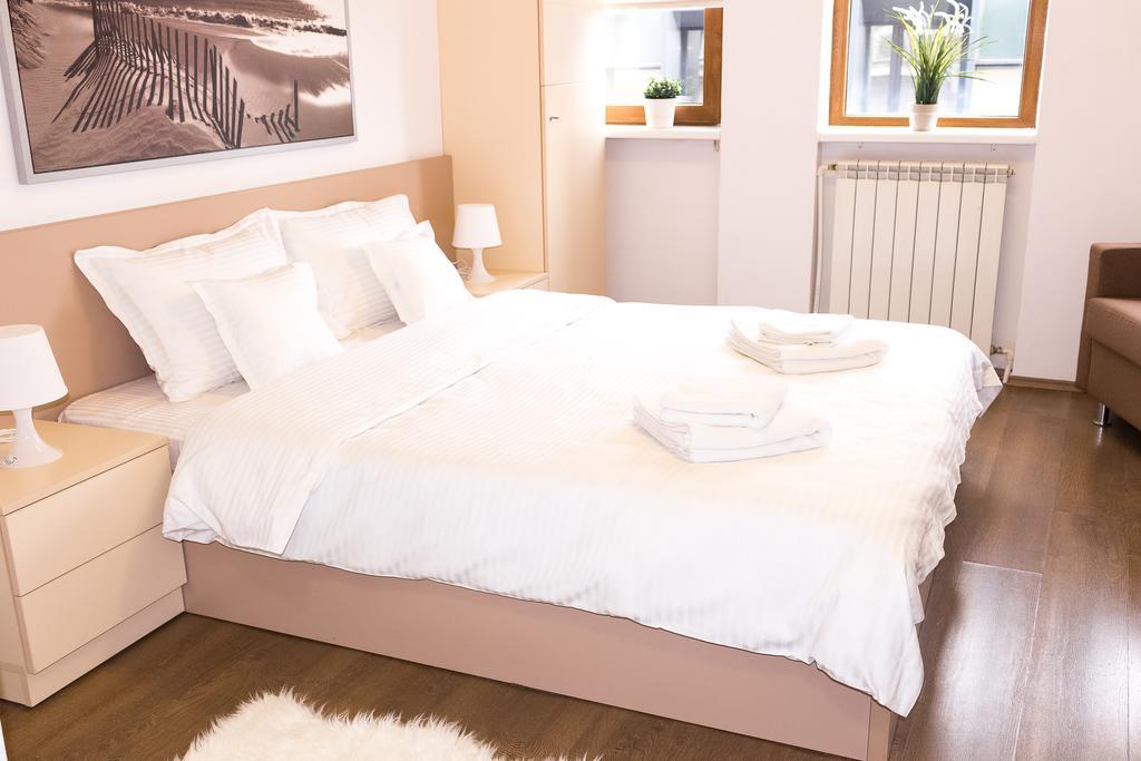 Grand Central Accommodation - Smardan Букурещ Екстериор снимка